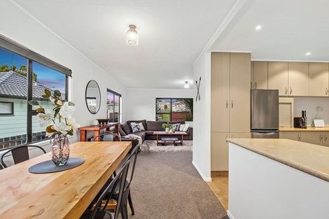 Photo of property in 9 West Harbour Drive, West Harbour, Auckland, 0618