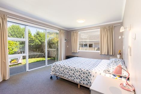 Photo of property in 10 Larsen Crescent, Tawa, Wellington, 5028