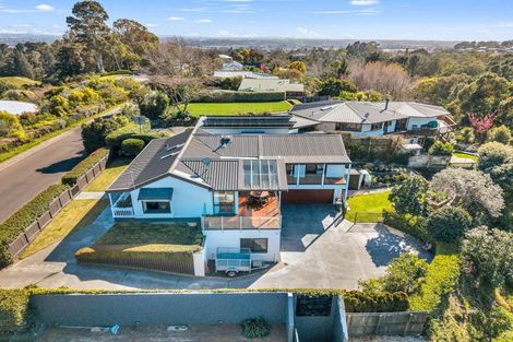 Photo of property in 37 Hikanui Drive, Havelock North, 4130