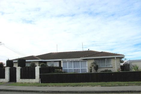 Photo of property in 32 Epsom Road, Sockburn, Christchurch, 8042