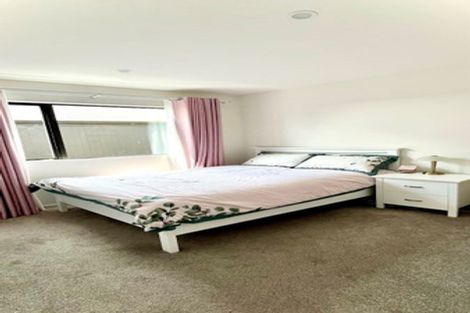 Photo of property in 12e Kelwyn Road, Kelston, Auckland, 0602