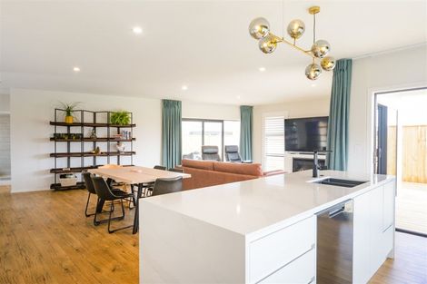 Photo of property in 18 Silkwood Place, Fitzherbert, Palmerston North, 4410