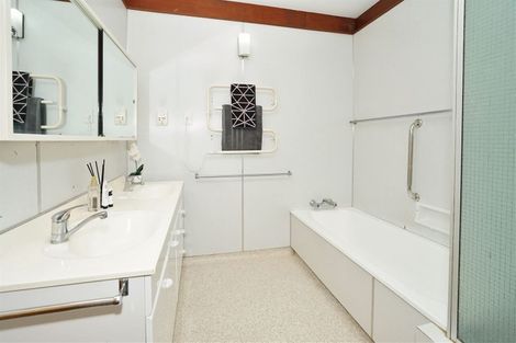 Photo of property in 94 Lake Crescent, Hamilton Lake, Hamilton, 3204