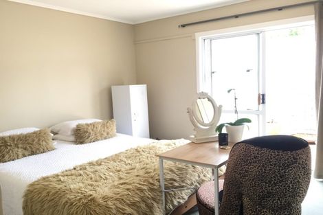 Photo of property in 17 Webb Place, Forrest Hill, Auckland, 0620