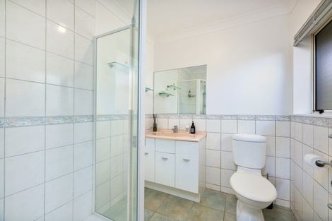 Photo of property in 3 Semillon Avenue, Henderson, Auckland, 0612