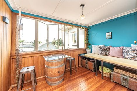 Photo of property in 1 Chester Street, Waverley, 4510