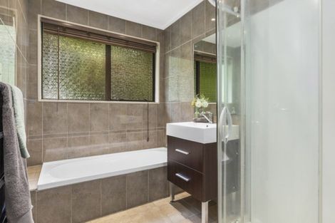 Photo of property in 140 Miromiro Road, Normandale, Lower Hutt, 5010