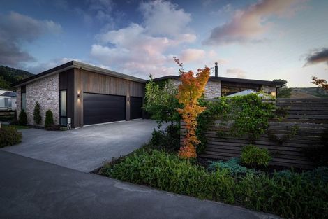 Photo of property in 8 Caro Lane, Cracroft, Christchurch, 8022