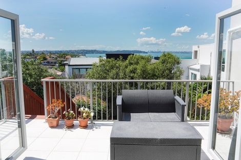 Photo of property in 1/143a Wiseley Road, West Harbour, Auckland, 0618