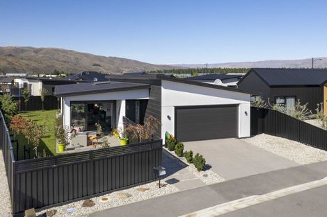 Photo of property in 1 Fraer Street, Cromwell, 9310