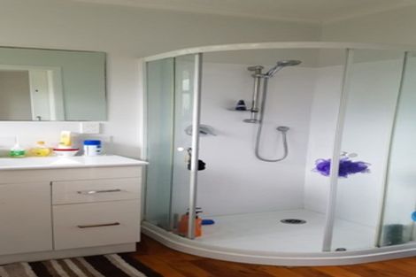 Photo of property in 10 Harding Avenue, Te Atatu South, Auckland, 0610