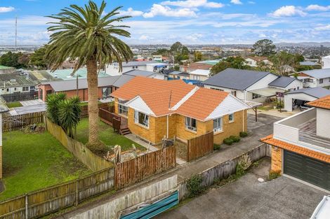 Photo of property in 60a Waimumu Road, Massey, Auckland, 0614