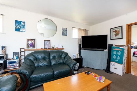 Photo of property in 17 Chilcott Road, Henderson, Auckland, 0612