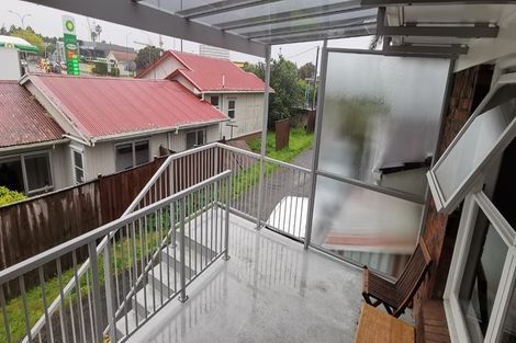 Photo of property in 2/60 Taharoto Road, Takapuna, Auckland, 0622