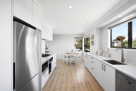 Photo of property in 12 Hibiscus Avenue, Hamilton Lake, Hamilton, 3204