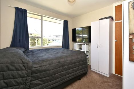 Photo of property in 16 Leonie Place, Aranui, Christchurch, 8061