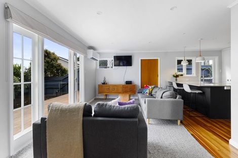 Photo of property in 9 Rona Street, Eastbourne, Lower Hutt, 5013