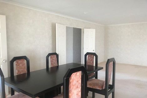 Photo of property in 14 Tolben Place, Golflands, Auckland, 2013