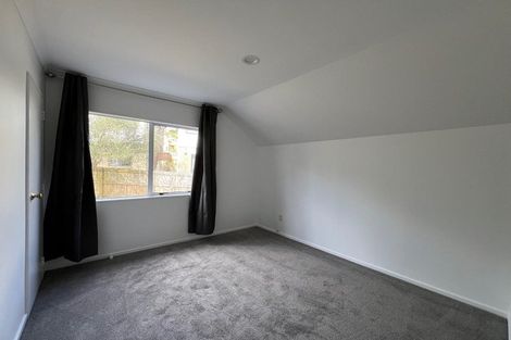 Photo of property in 8 Thornbill Rise, Unsworth Heights, Auckland, 0632