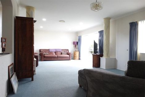 Photo of property in 92 Bob Charles Drive, Golflands, Auckland, 2013