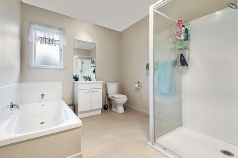 Photo of property in 2/420 Great South Road, Opaheke, Papakura, 2113