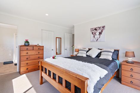 Photo of property in 42 Bellville Drive, Clendon Park, Auckland, 2103