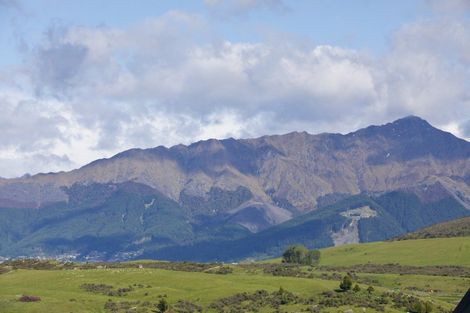 Photo of property in 24 Falconer Rise, Jacks Point, Queenstown, 9371