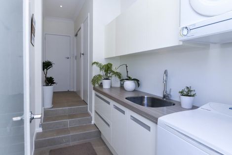 Photo of property in 102 Mellons Bay Road, Mellons Bay, Auckland, 2014