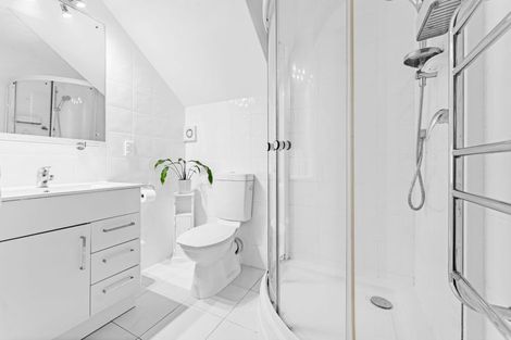 Photo of property in 1/46 Westpark Drive, West Harbour, Auckland, 0618