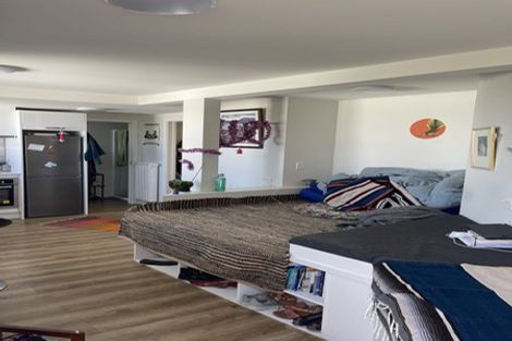 Photo of property in 92 Kelburn Parade, Kelburn, Wellington, 6012