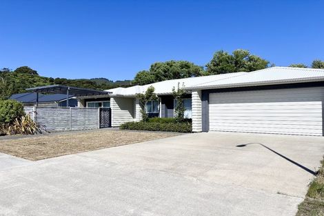 Photo of property in 3 Grovedale Square, Wainuiomata, Lower Hutt, 5014