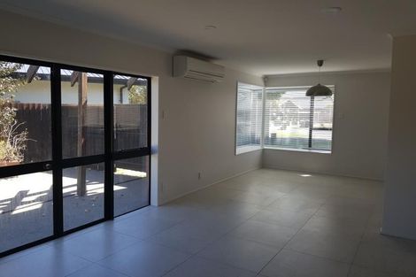 Photo of property in 28 Farnley Place, Parklands, Christchurch, 8083