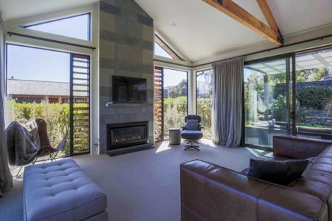 Photo of property in 2 Buckler Court, Jacks Point, Queenstown, 9371