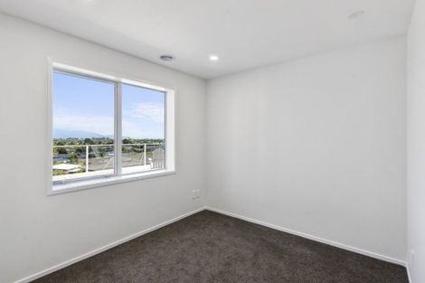 Photo of property in 64 Kakariki Grove, Waikanae, 5036