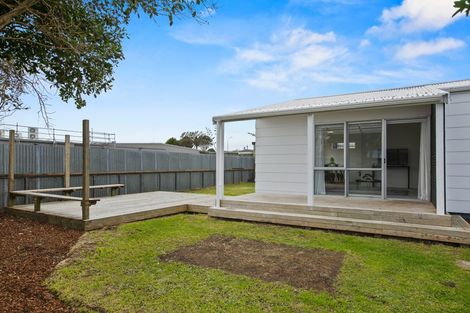 Photo of property in 15 Oleander Place, Bell Block, New Plymouth, 4312