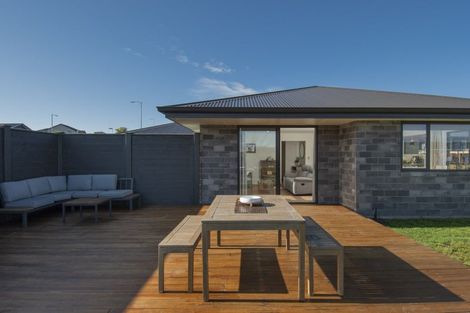 Photo of property in 2 Stingray Drive, Omokoroa, 3114