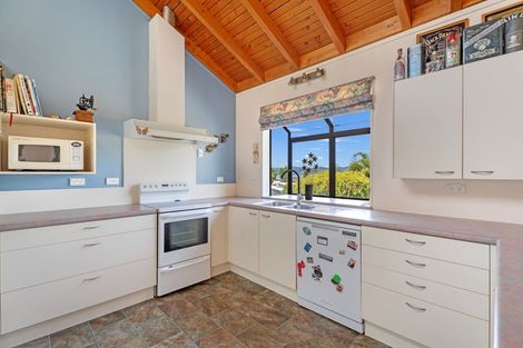 Photo of property in 28 Centennial Drive, Whitianga, 3510