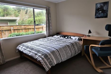 Photo of property in 142b Newlands Road, Newlands, Wellington, 6037