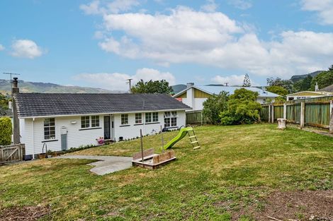 Photo of property in 49 Franklyn Road, Tawa, Wellington, 5028