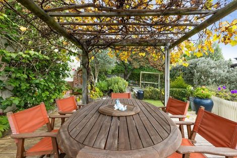 Photo of property in 14 George Street, Hospital Hill, Napier, 4110