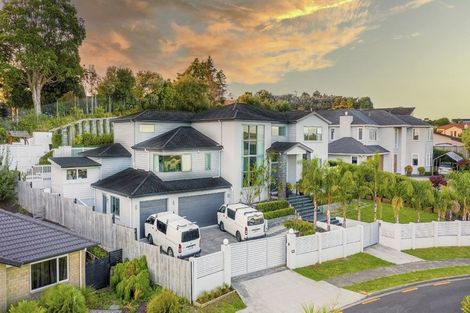 Photo of property in 28 Leburn Crescent, Flat Bush, Auckland, 2016