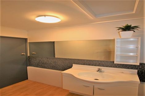 Photo of property in 112 Queen Street West, Levin, 5510