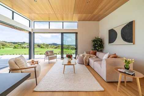 Photo of property in 43 Paekakariki Hill Road, Pauatahanui, Porirua, 5381