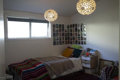 Photo of property in 15 Pukatea Street, Eastbourne, Lower Hutt, 5013