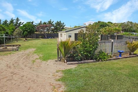 Photo of property in 35 Nash Parade, Foxton Beach, Foxton, 4815