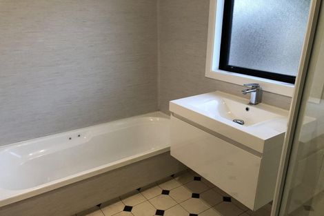 Photo of property in 105 Poplar Grove, Whalers Gate, New Plymouth, 4310