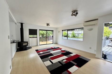 Photo of property in 2/10 Halder Place, Torbay, Auckland, 0632