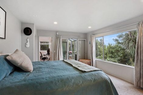 Photo of property in 276 Shaw Road, Titirangi, Auckland, 0604