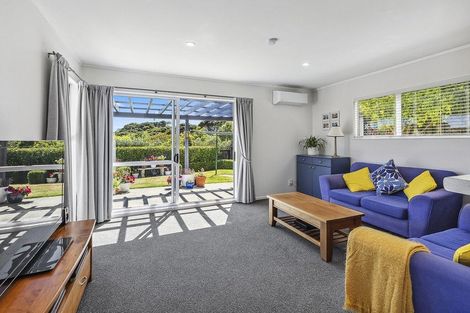 Photo of property in 2 Musket Lane, Whitby, Porirua, 5024