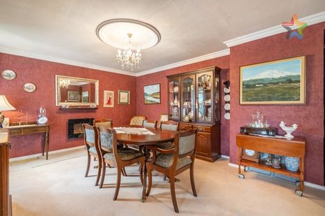 Photo of property in 5 Mokopuna Grove, Stokes Valley, Lower Hutt, 5019